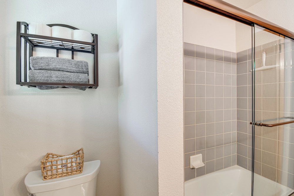 Hike, Boat & More: Home w/ Hot Tub in North Fork!