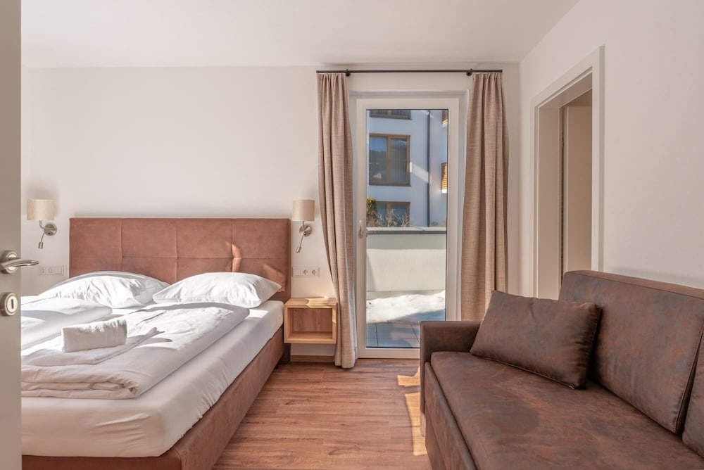 Falken Suites ONE With Garden
