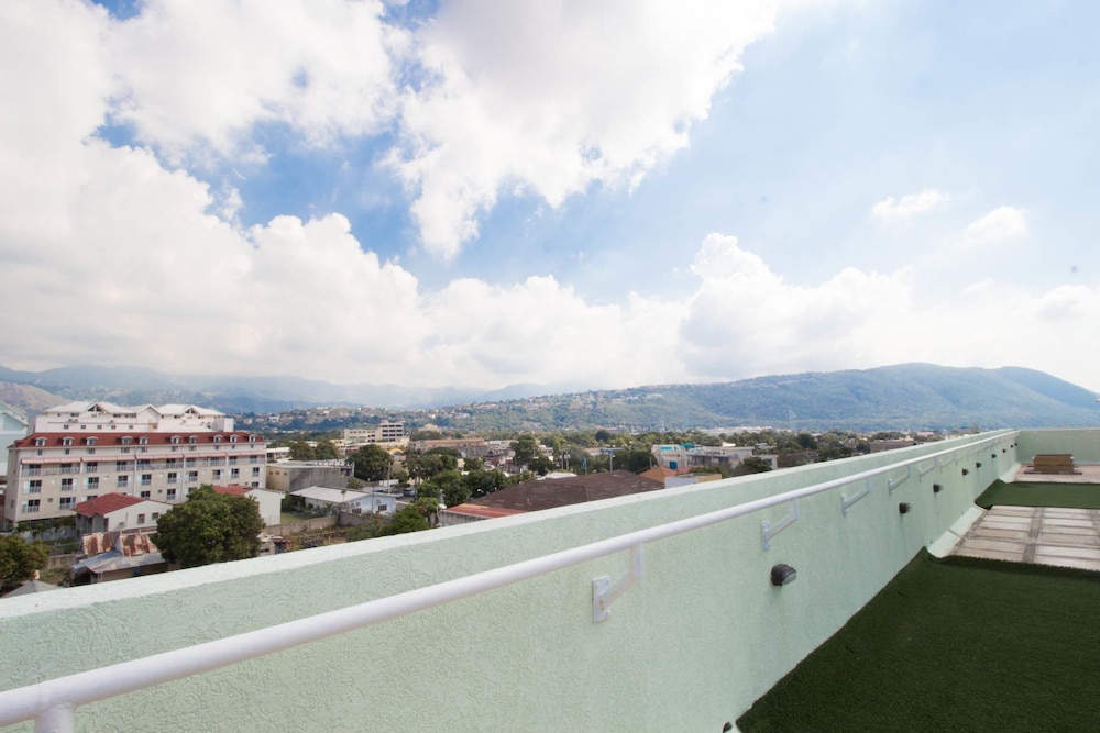 The Bailey's New Kingston Suites