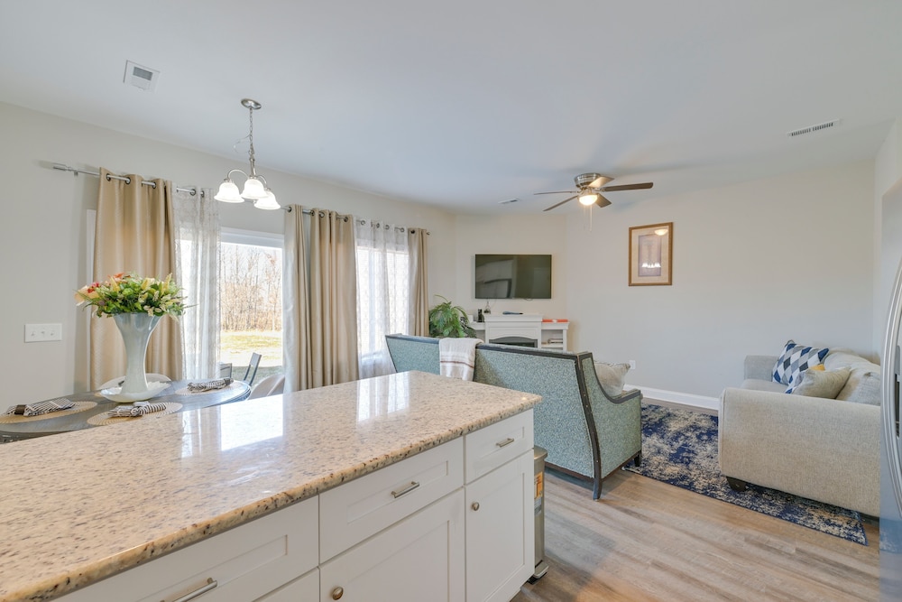 5 Mi to Charlotte Motor Speedway: Cozy Townhome