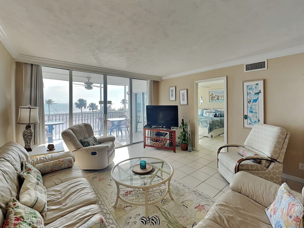 Sun Caper 208 by Distinctive Beach Rentals