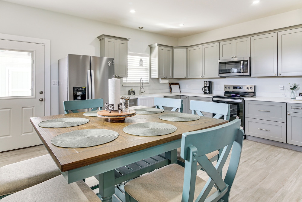 8 Mi to South Padre Island: Coastal Retreat!