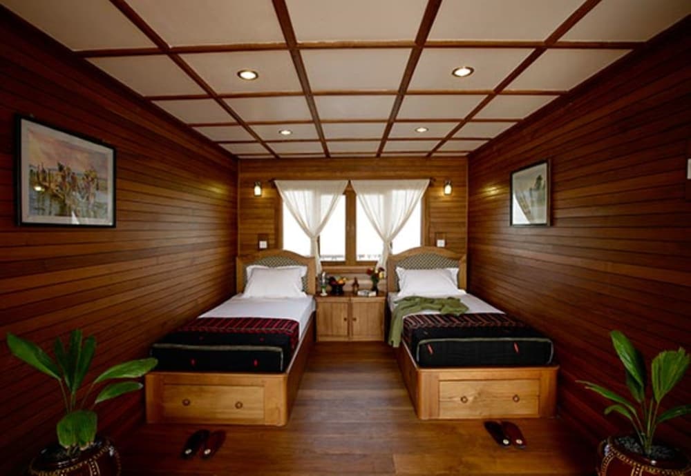 Amara River Cruise