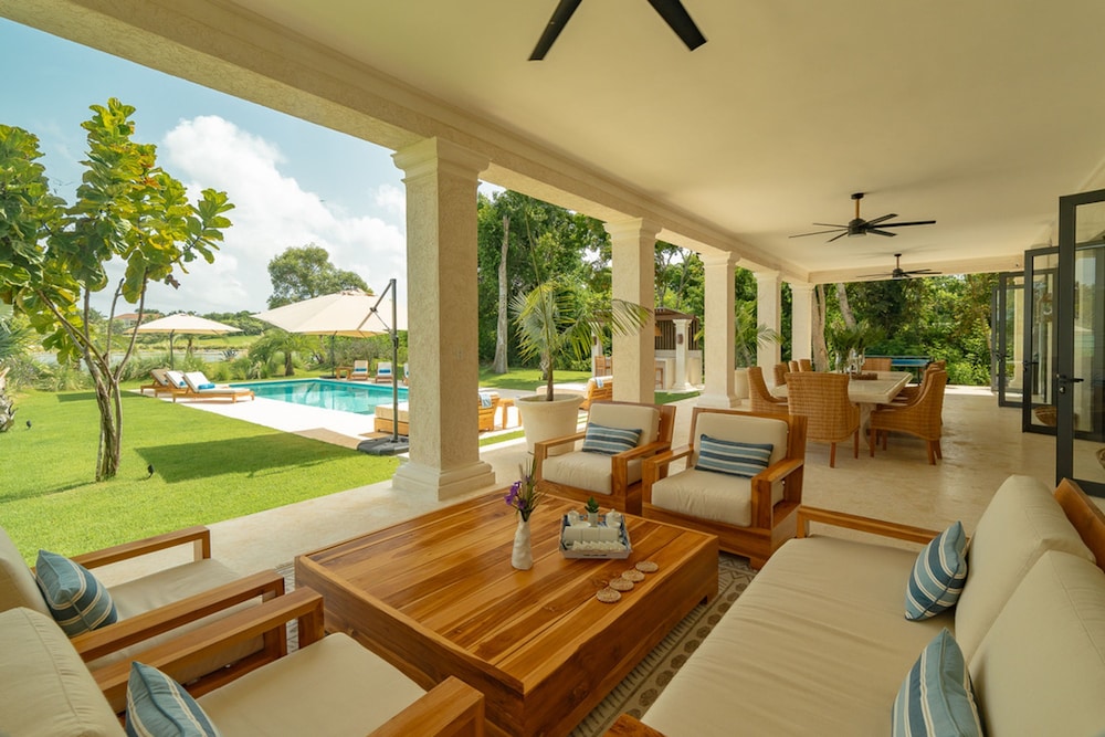 Lake Villa With Pool Table Tennis and Billiard