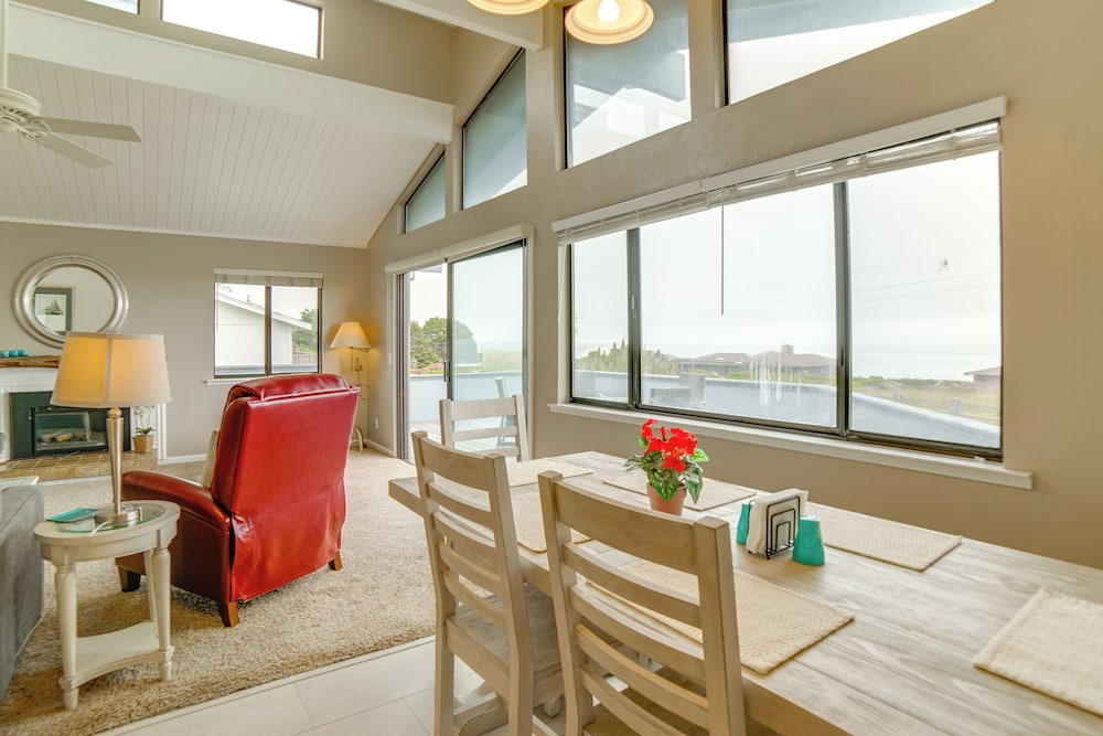 Beach Access & Hot Tub: Coastal Gem in Manchester