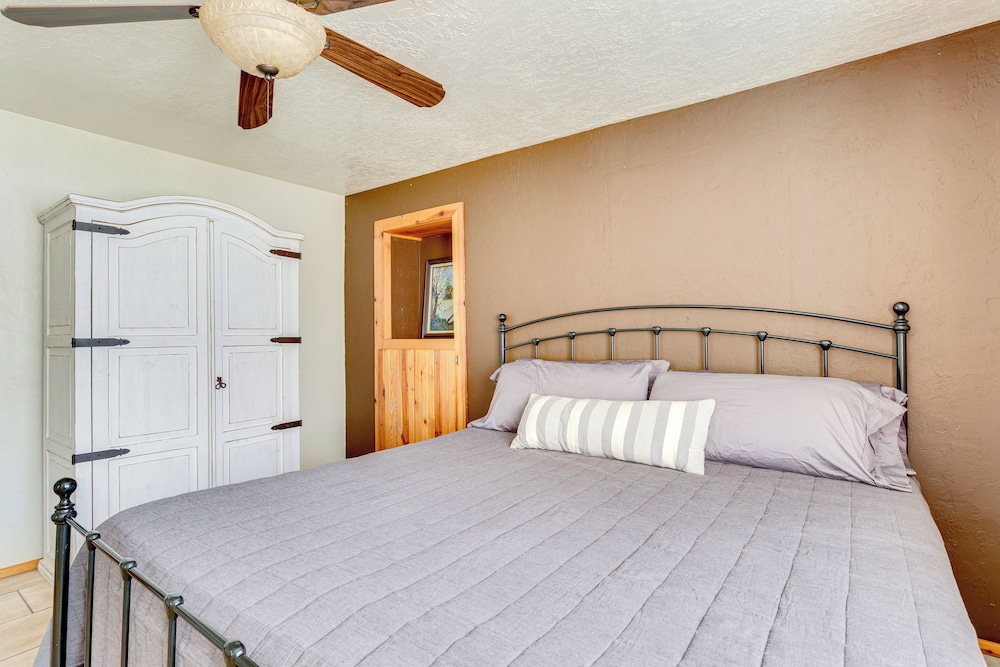 Hike, Fish & Explore: Family Cabin in Sulphur!