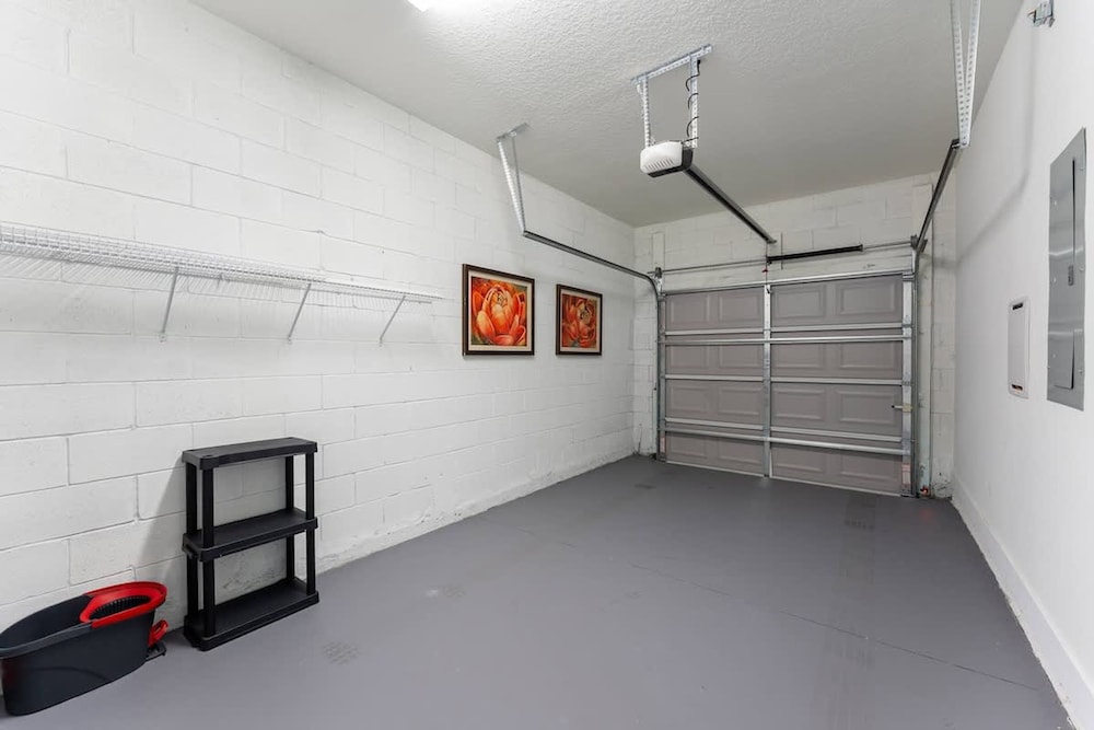 New Listing - Modern Decor 4 BR Townhouse