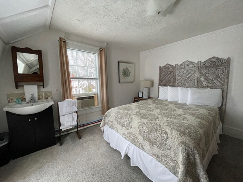 Lakeview House & Cottages