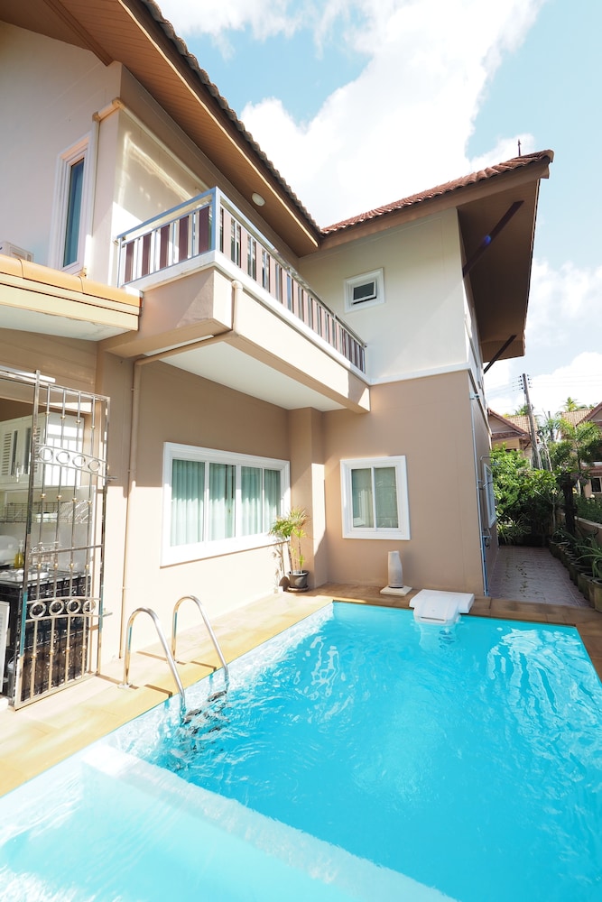 Lana Pool Villa