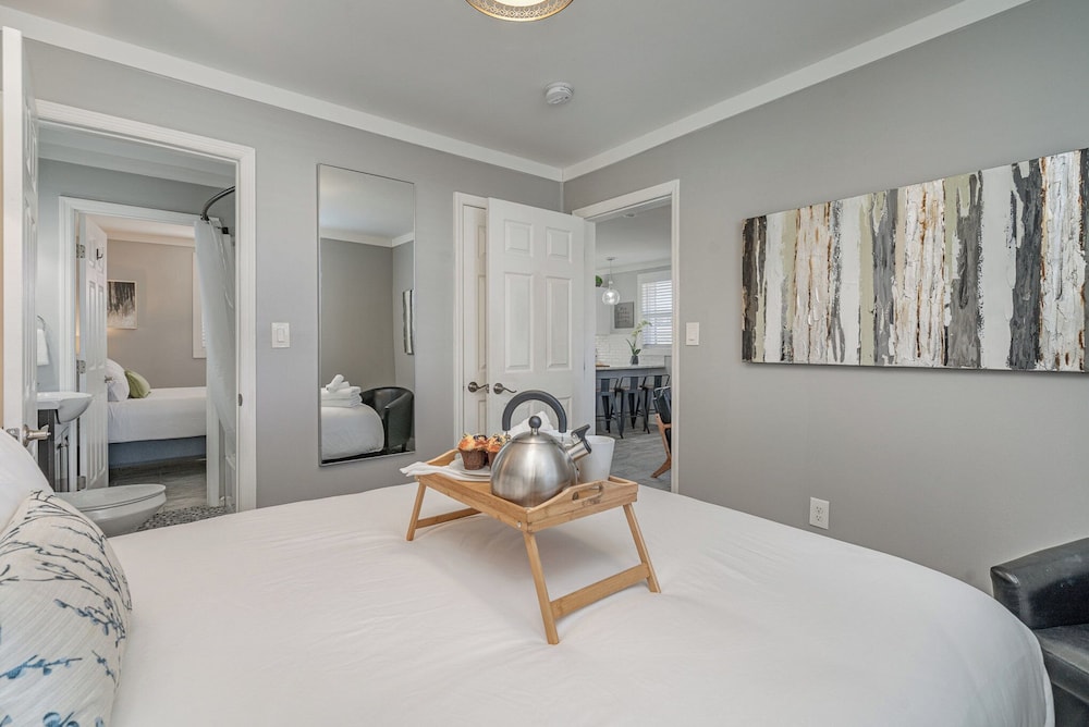 Urban Pearl-2 Bedroom & Private Patio-in Midtown