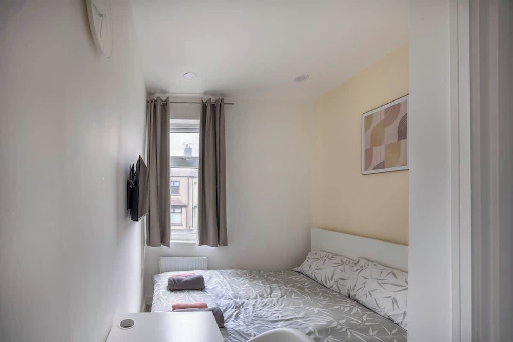 3bedroom 2 Bathroom House-free Parking 5 Beds