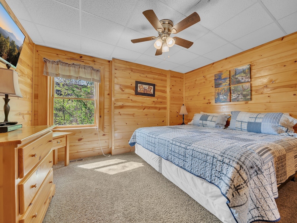 Ern860 - Cozy Bear Overlook 4 Bedroom Cabin