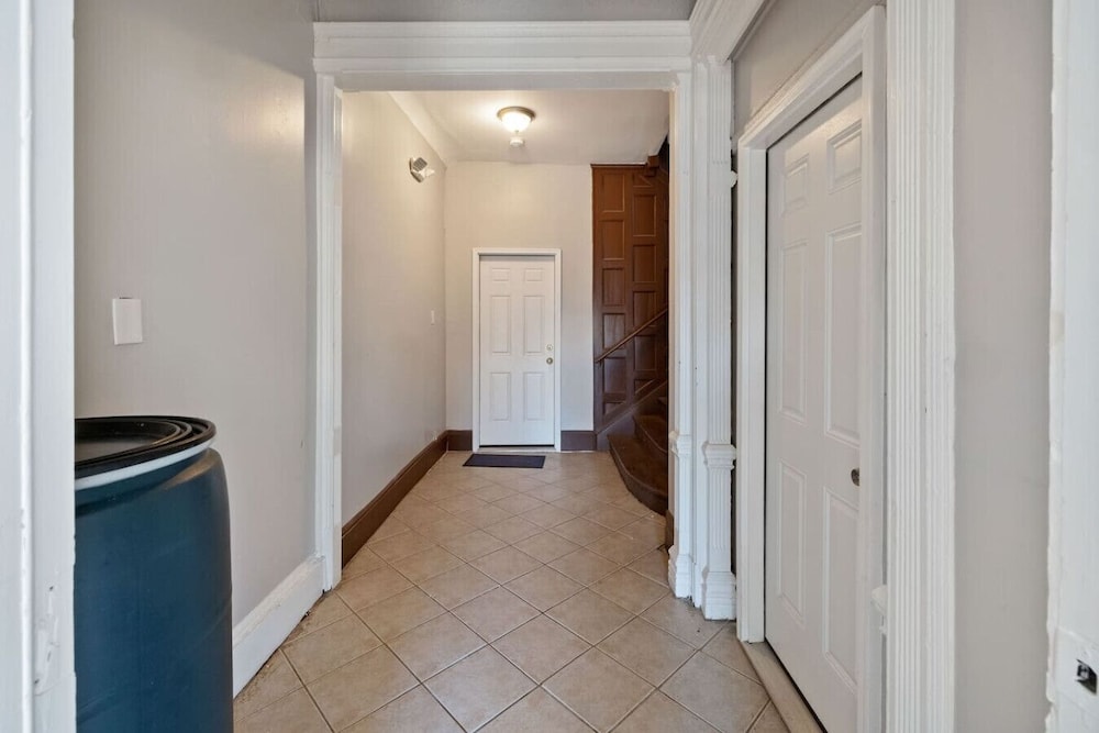 Modern 2BR Near NYC With Free Parking Workspace