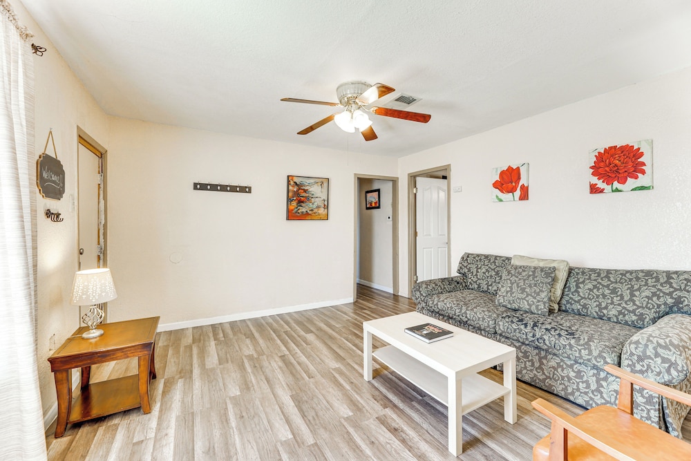 Fenced Yard & Mtn Views: Dog-friendly Superior Gem