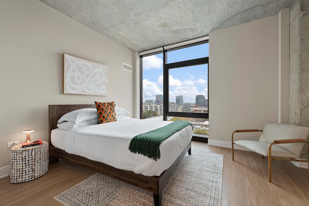 West Loop Group Hub 3 Modern 2BR Apartments