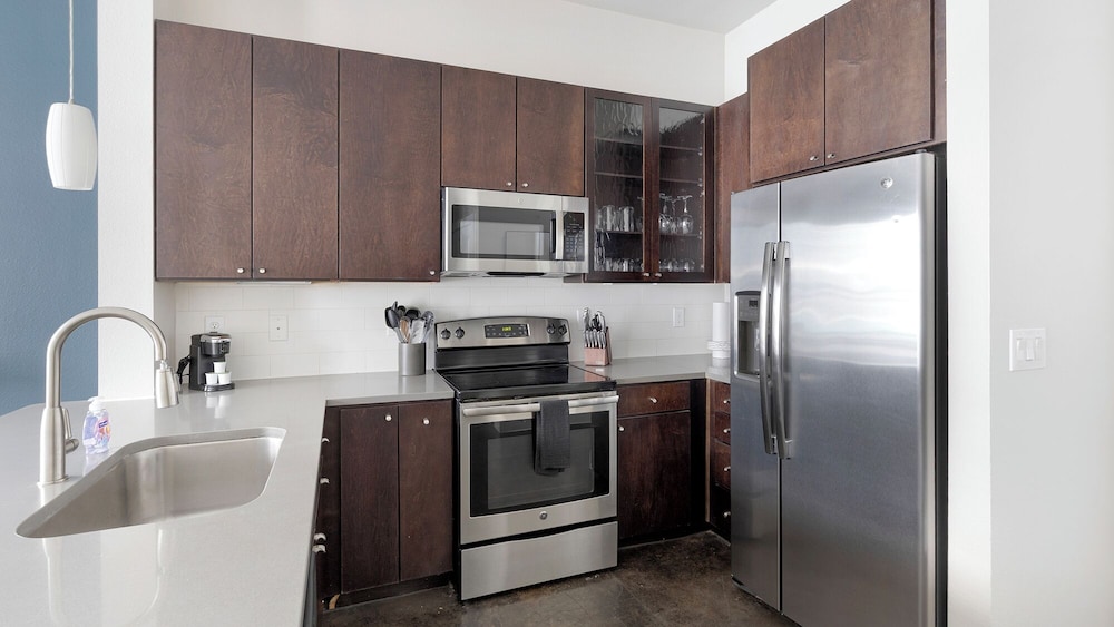 Landing Beautiful 1bd, Courtyard, Clubhouse