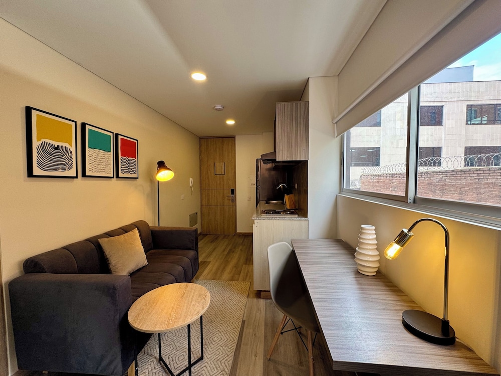 Cozy Loft in 93 park