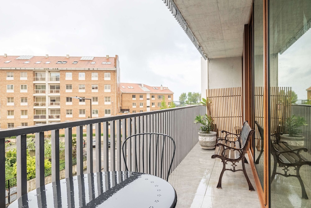 Liiiving in Matosinhos - Warm Vintage Apartment