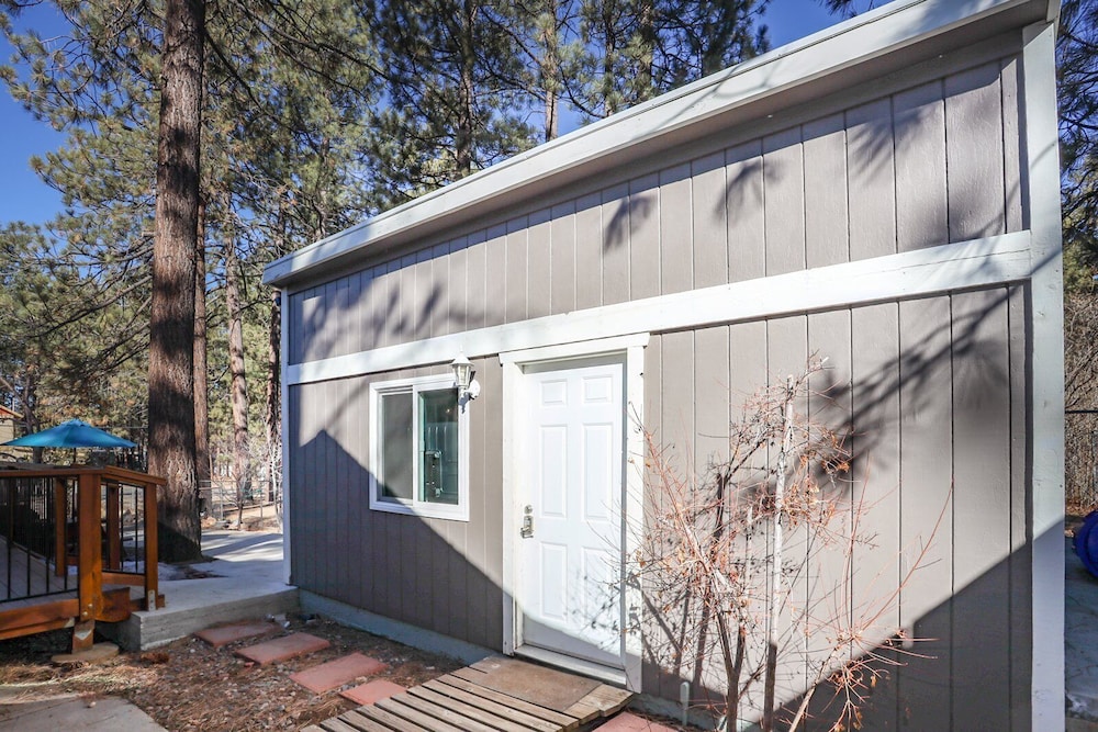 Comet's Cabin