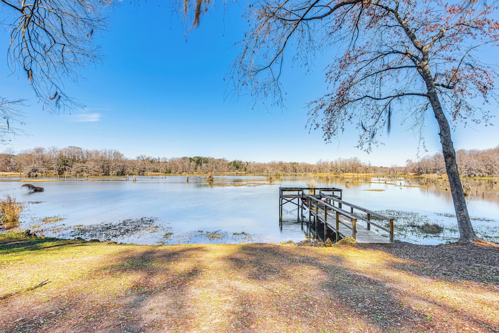 Lakefront Cabin in Brinson: Behind the Moon