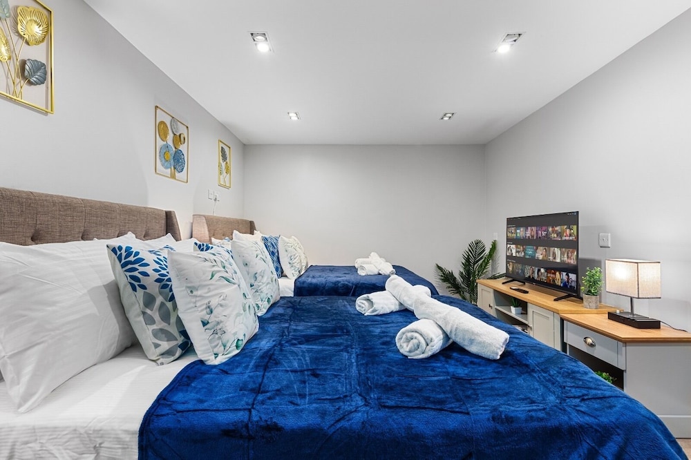 Modern Battersea Suite - London City Retreat