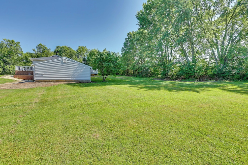 Fish, Hike & Golf: Leisurely Navarre Home w/ Yard!
