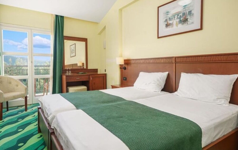 Cozy Park View Room With Breakfast Included view 4