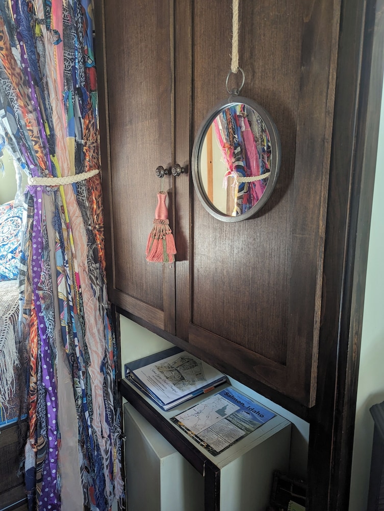 Salmon Gypsy Bed and Breakfast