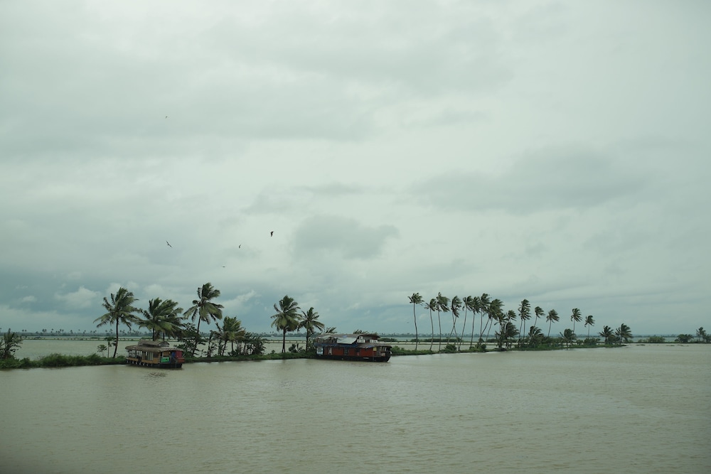 Sreekrishna Houseboats