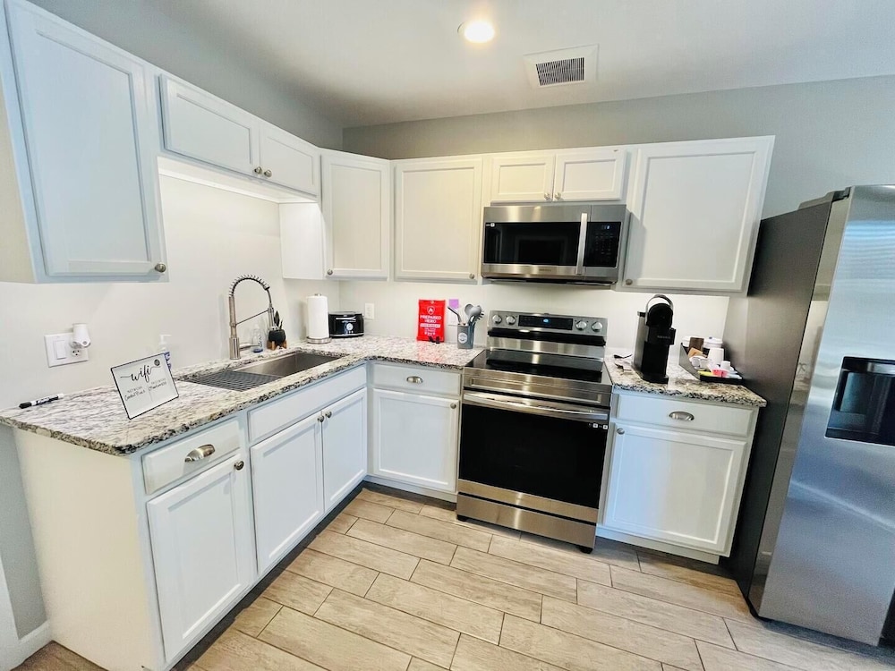 Central Avenue 33476
