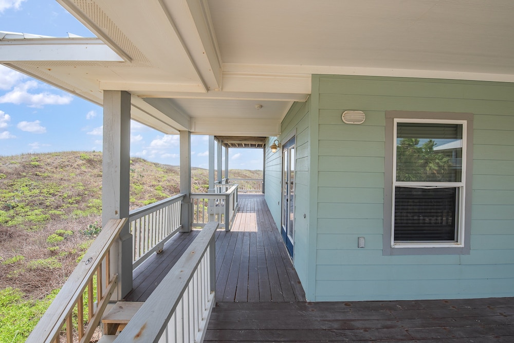 Beach Front Baby Ocean Views, Golf Cart & Pet Friendly!