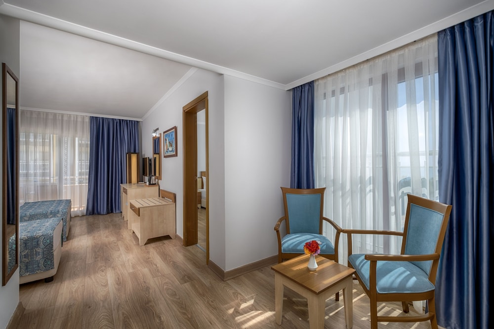 Calido Sol Hotel