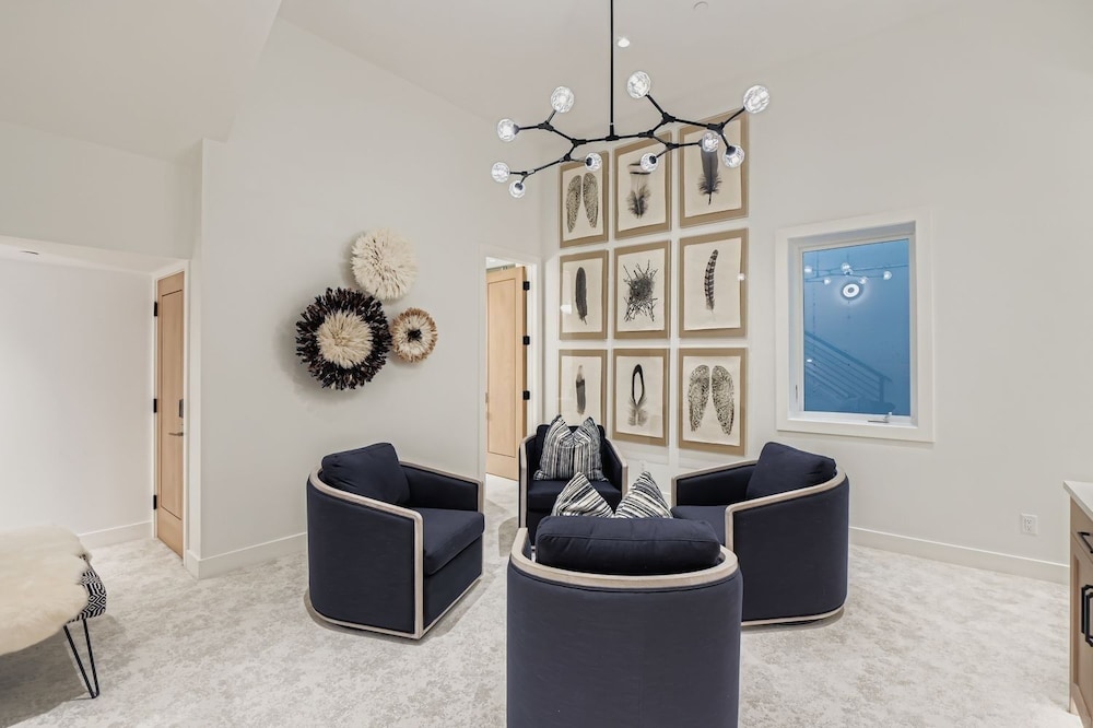 Old Town Luxe Retreat-walk To Main. Hottub-casita 173 4 Bedroom Home