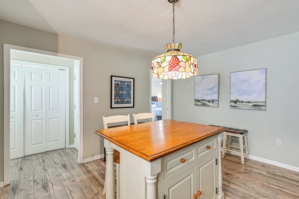 < 1 Mi to River & Downtown Belmont: Cozy Cottage