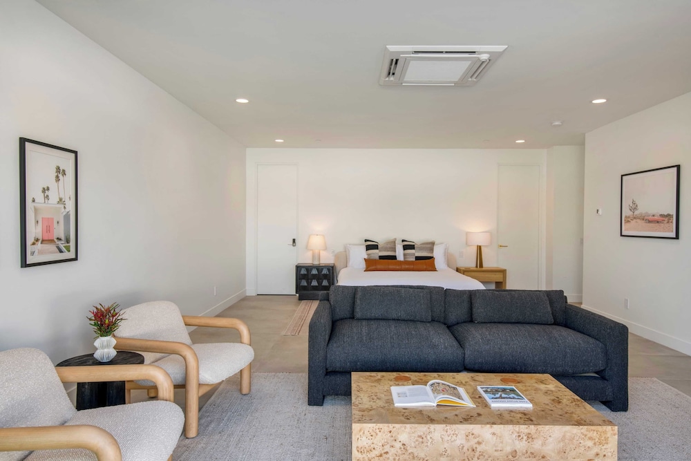 Sleeps 34 2 Villas, Pool, Pickleball + Bocce Polo Villas Elara by Avantstay