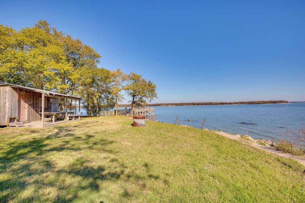 Lakefront Texas Gem w/ Indoor Pool & Water Access