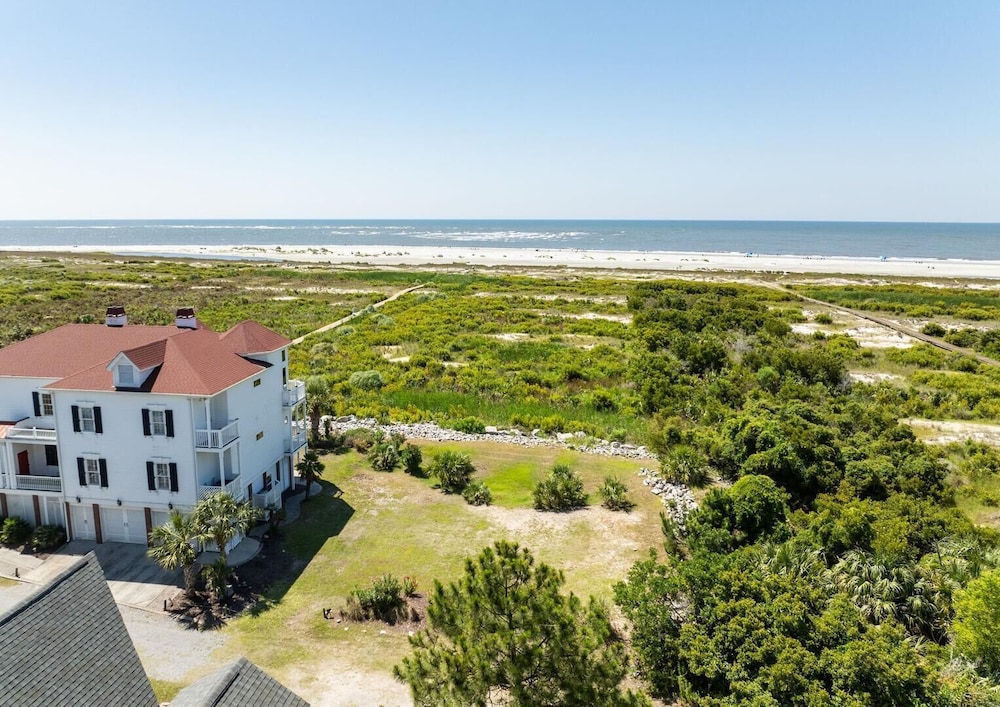 Spectacular Open Floor Plan With Elegance 5-bed, 4-bath Haven on Fripp Island