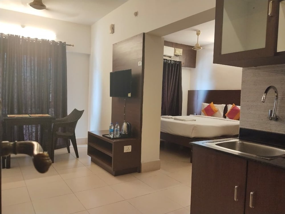 PRATHAM INN BY DOWNTOWN HOTELS