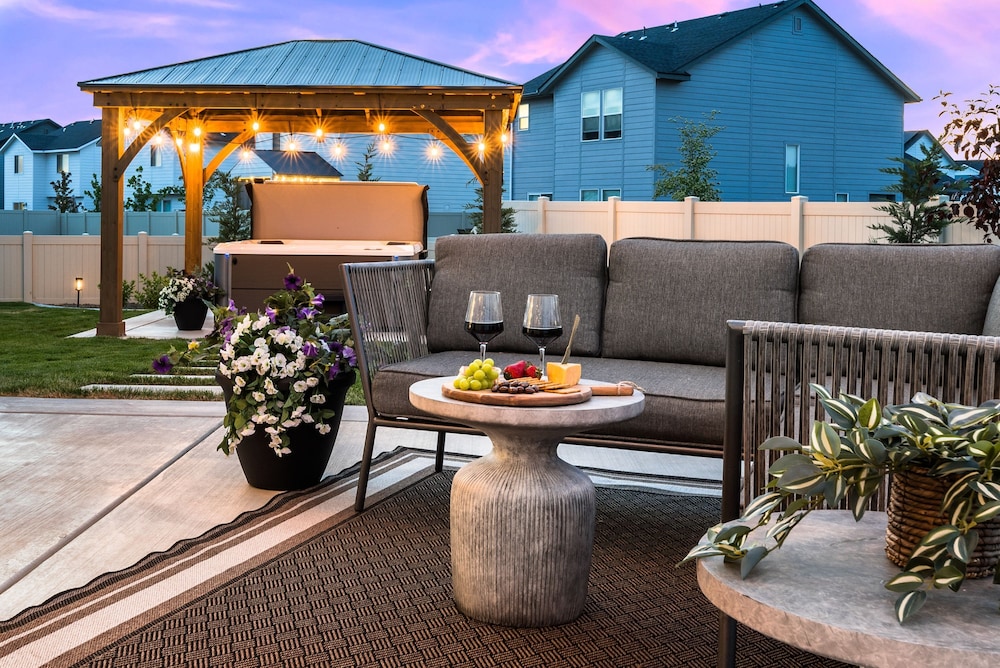 Spa Nights Game Room Fun Luxe 5BR Sleeps 17