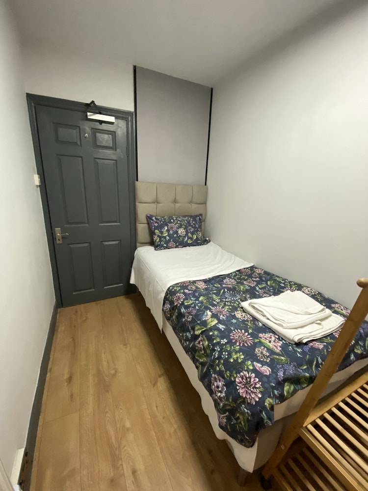 Oxford Vacations - Hollybush Guest House - Property Image 21