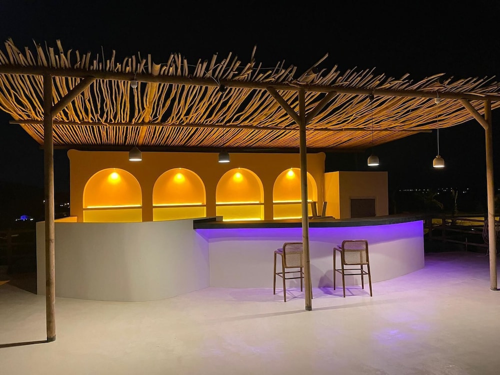 No.908 Sunset Bar