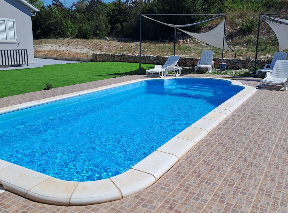 Nane Garden House With Heated Pool