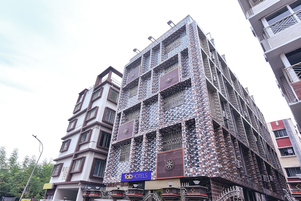 Fabhotel Rahi Crown