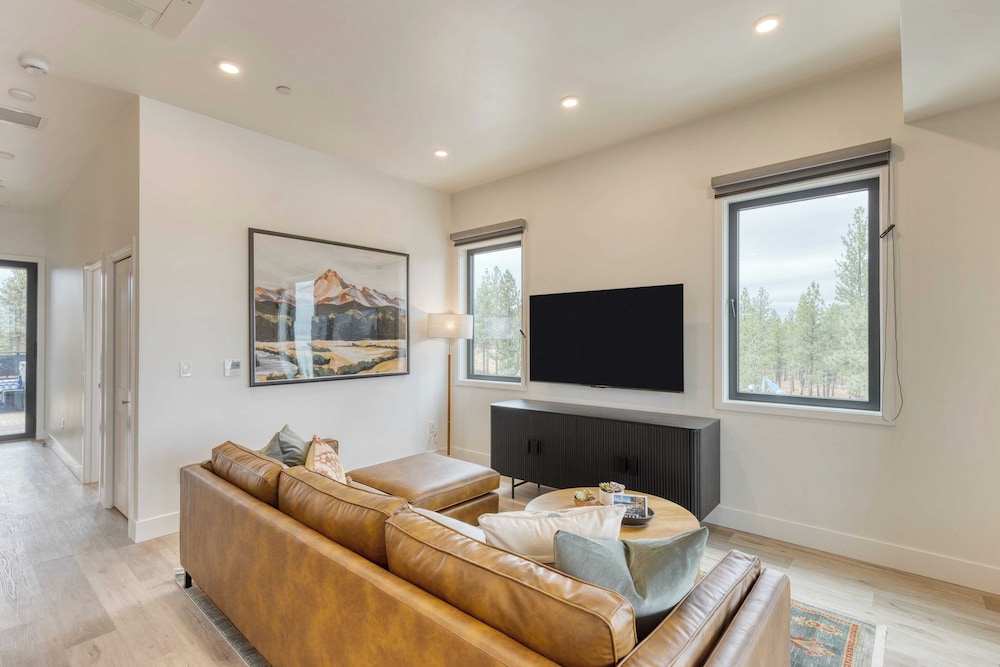 2 Units Minutes to Downtown Bend Hot Tub 1208 Skyline Ranch by Avantstay