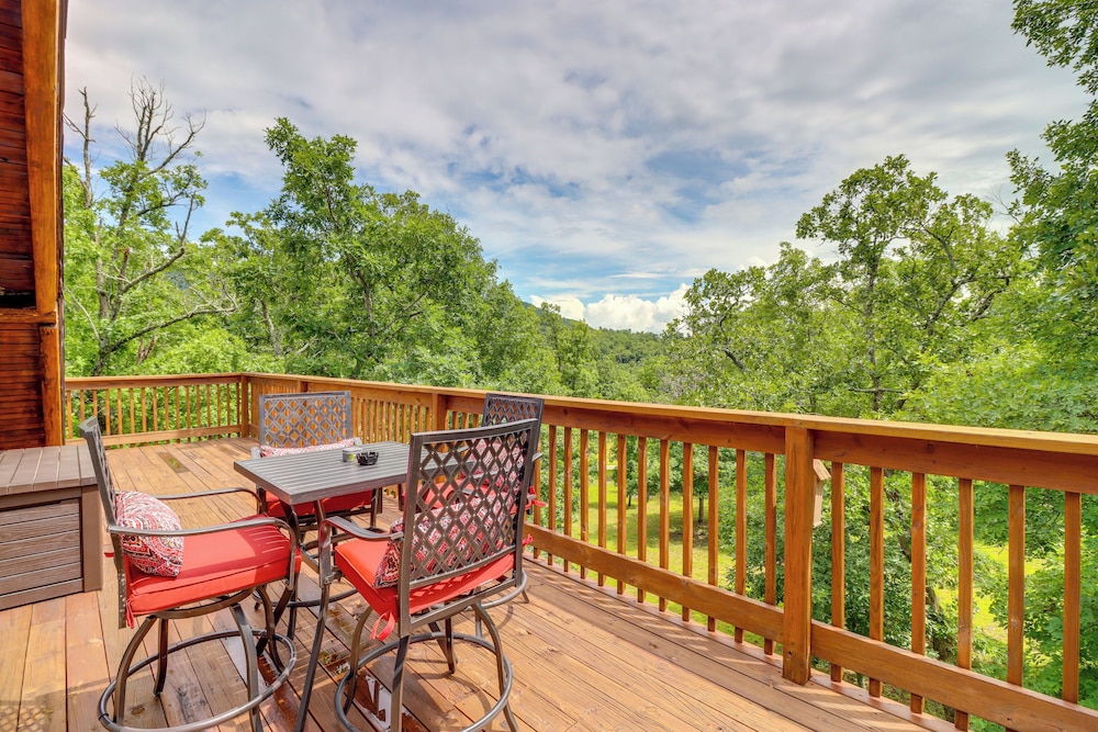 3,000 Sq Ft + Game Room: Ozarks Serenity Cabin!