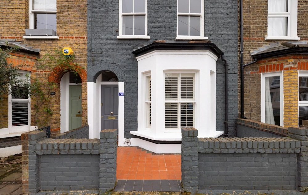 The Thames Embrace 3 BR & Garden House
