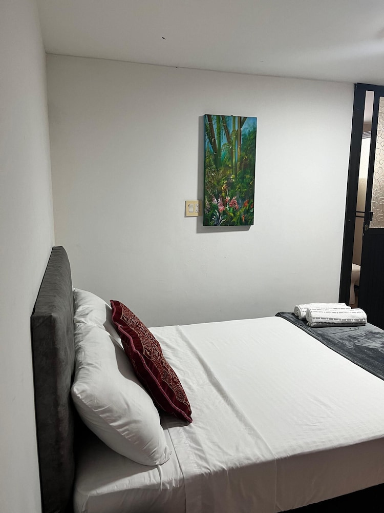 Hostal CaliView Inn