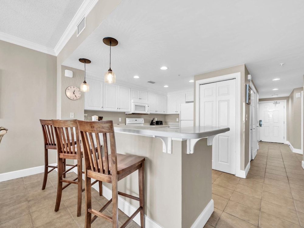 Majestic Beach Towers 2-1608