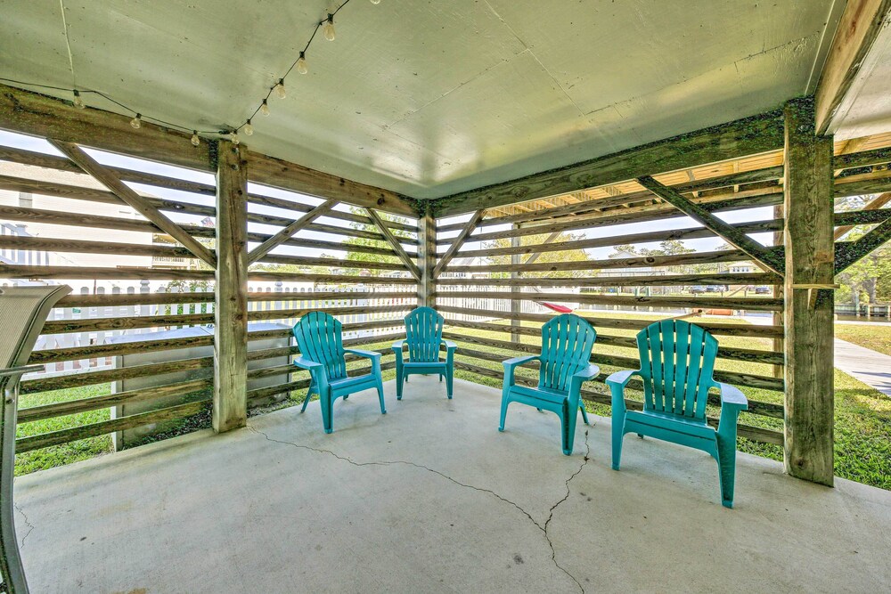 Boat Dock & Kayak: OBX Getaway on the Harbour view 2