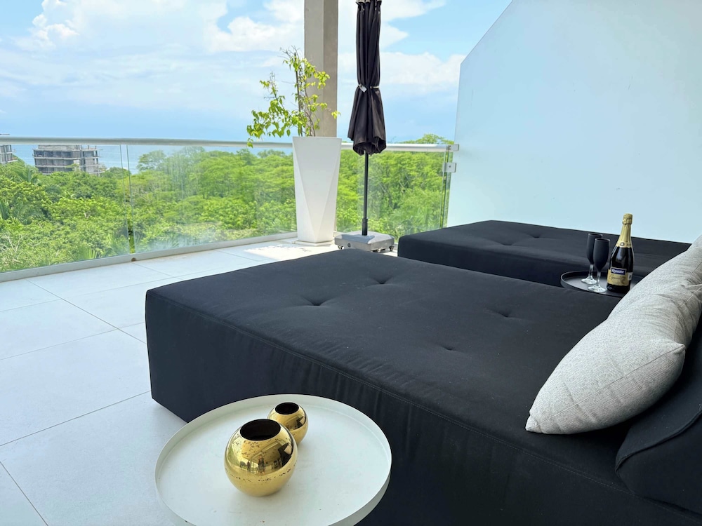 Luxury 2BR Bolongo Ocean View Private Beach